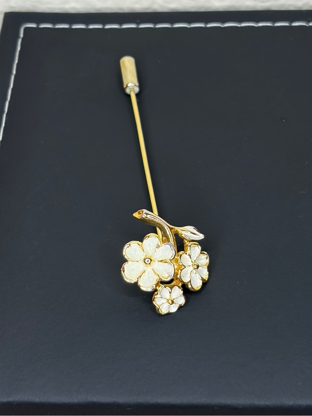 Vintage 80’s White Enamel Floral Stick Pin Dogwood Blossom Lapel Pin - Picture 2 of 5